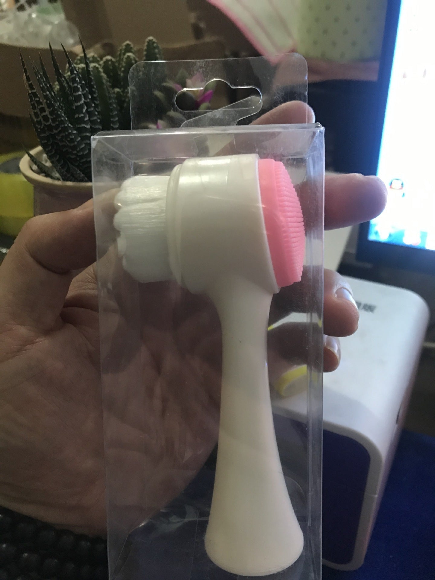 Élanor Soft Facial Cleansing Brush – Manual
